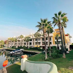 Apartment Alboaire- Waterfront Luxury 4 Bedroom In The Marina Of, Sotogrande